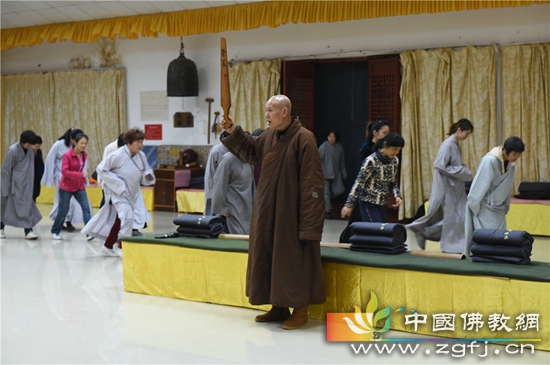 弘法寺首座悟智长老监香  摄影：常安
