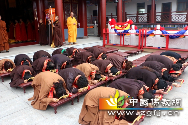 果慧大和尚携主副表三位内坛法师主法送圣