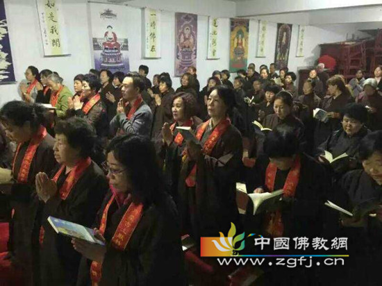 信众认真聆听能广法师主讲《阿弥陀经》