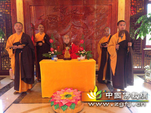 迎请天台宗第四十五代传人、辽宁营口楞严寺法主圆山长老上堂说法