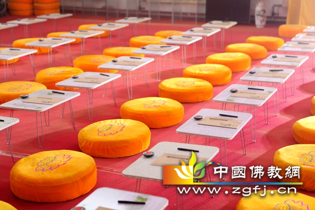 摆放整齐的抄经桌
