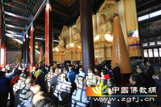 萬壽寺在大雄寶殿舉辦了吉祥祝聖法會