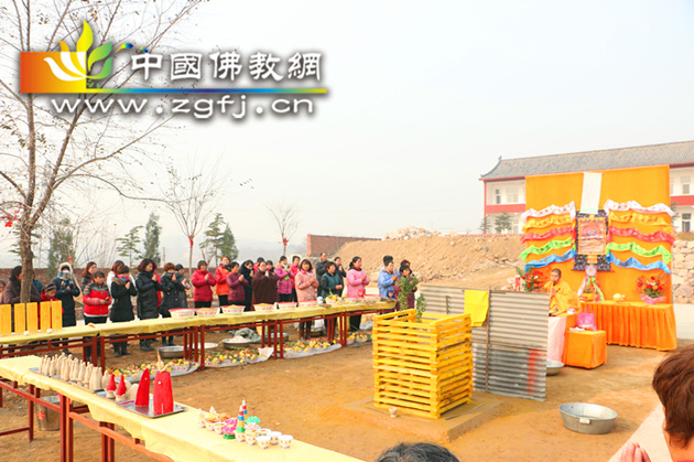 2015年12月6日，农历10月25日，是宗喀巴大师的圣诞，又称“燃灯节”。赞皇法会寺举行盛大的大威德增益火供，现场法喜充满。愿以此法会祈愿大师赐与人们聪慧、平安、吉祥、幸福。