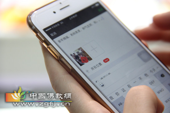 延参法师于河北省佛教协会现场挥毫送春联