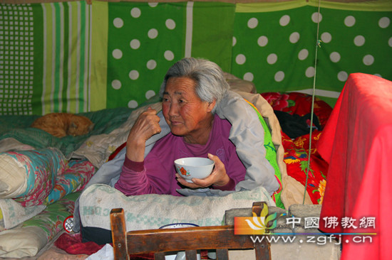 受助老人_副本.jpg