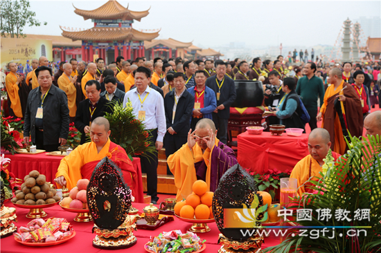 印顺大和尚拈香祈福.jpg