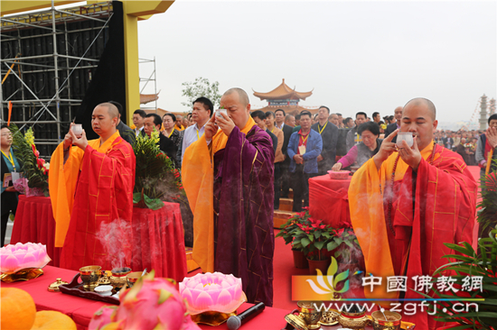 06新春祈福法会现场 祈愿新年天下太平 百姓安居乐业.jpg
