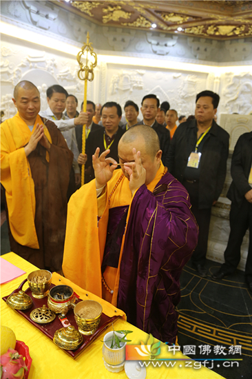 12地宫安奉 印顺大和尚拈香祈福 .jpg