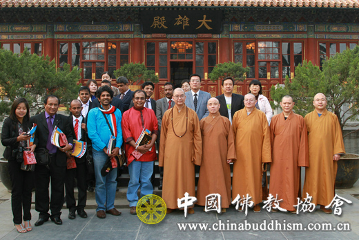中国佛教协会副会长学诚法师在广济寺怀远堂会见了以斯里兰卡国家电视台台长索马拉特纳