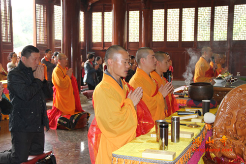 厦门鸿山寺举办慈悲药师宝忏法会