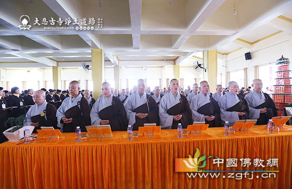 万人念佛的现场清净庄严