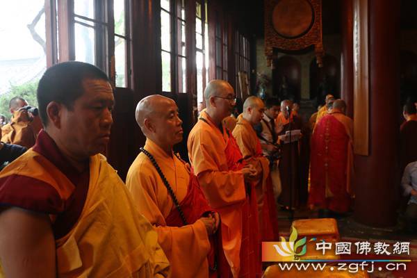 “中国佛教协会为尼泊尔和我国西藏地区地震灾害超荐祈福暨捐款法会”在北京广济寺举行