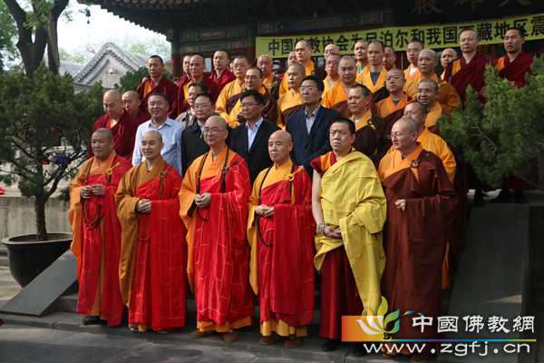 “中国佛教协会为尼泊尔和我国西藏地区地震灾害超荐祈福暨捐款法会”在北京广济寺举行