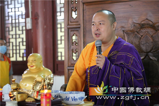 08  印顺大和尚在斋堂开示，希望大家能发心，为灾民祈福，提供力所能及的帮助.jpg