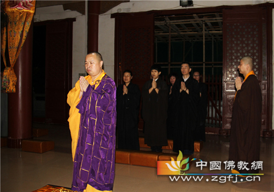 01  中国佛教协会副会长、海南省佛教协会会长、尼泊尔中华寺方丈、深圳弘法寺方丈印顺大和尚领众主法.jpg