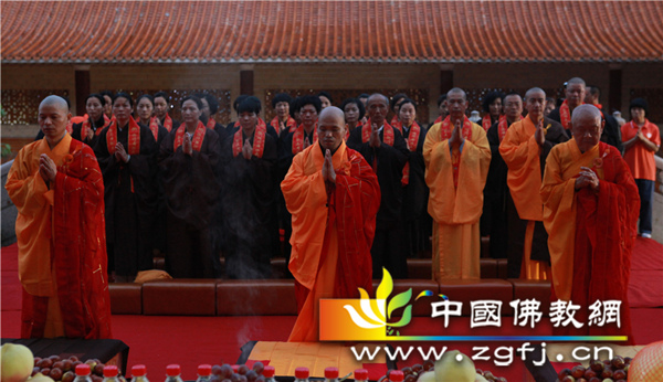 03 印定长老、智空法师、中勇法师共同主法 摄影:顿宏.jpg