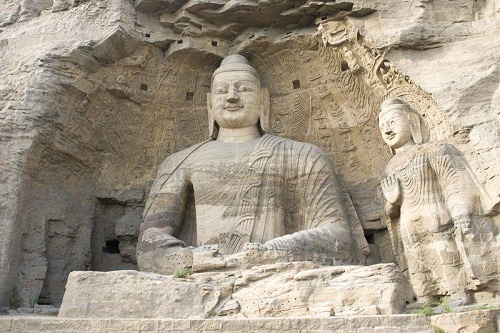 云冈石窟第20窟的露天大佛十分知名,其西侧的立佛在坍塌1500年之后,也在考古者努力下,确定了佛像原型,有望恢复佛身主体.jpg