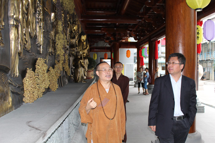 中国佛教协会刘威秘书长莅临大佛寺调研.jpg