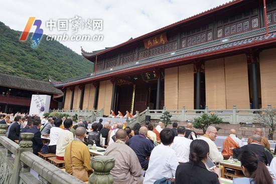 中韩日佛教茶道交流会在宁波天童禅寺举行.jpg