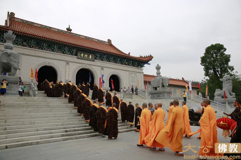 珠海普陀寺水陆法会熏坛洒净震撼现场