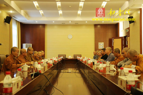 闽南佛学院参访团赴中国佛学院普陀山学院考察1.jpg