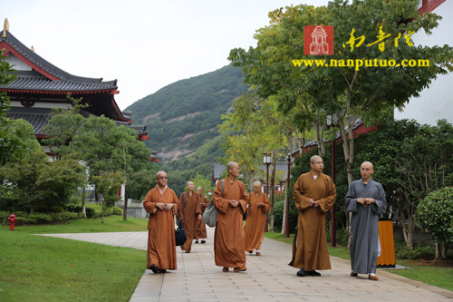 闽南佛学院参访团赴中国佛学院普陀山学院考察.jpg