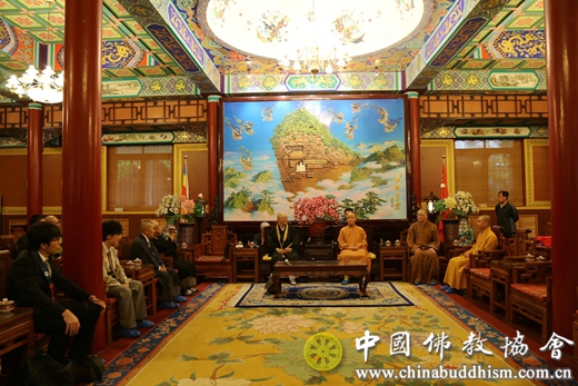 中国佛教协会副会长演觉法师会见日本浅草佛教会访华团客人.jpg