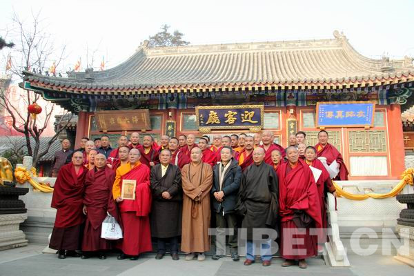 中央社院西藏佛协理事培训班赴北京灵光寺现场教学