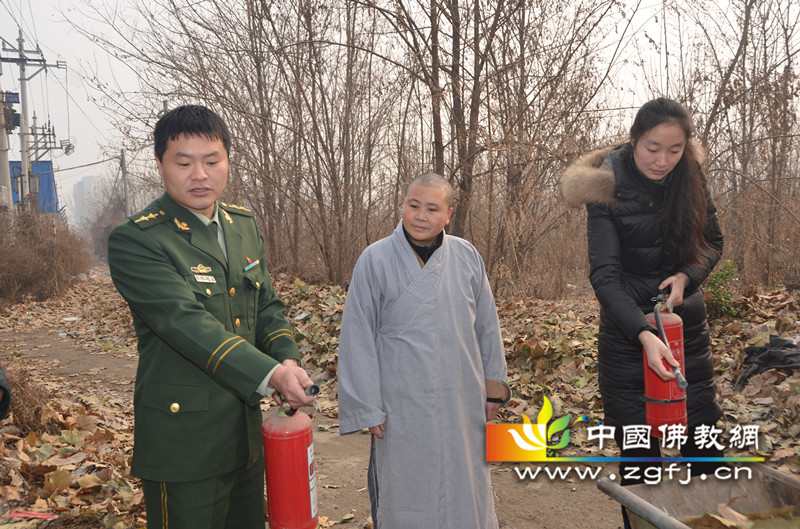 河北霸州市梵华精舍组织学习消防安全知识.jpg