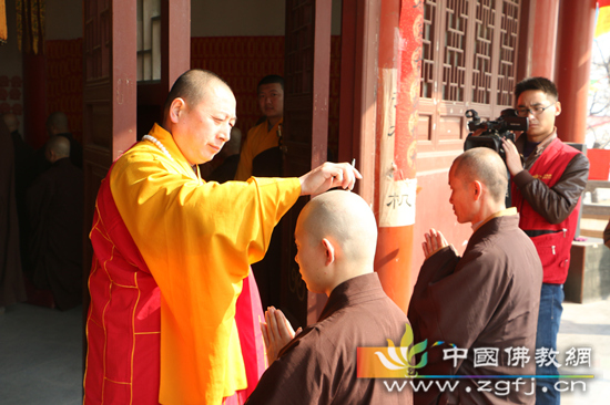 石佛古寺举办第五期短期出家法会