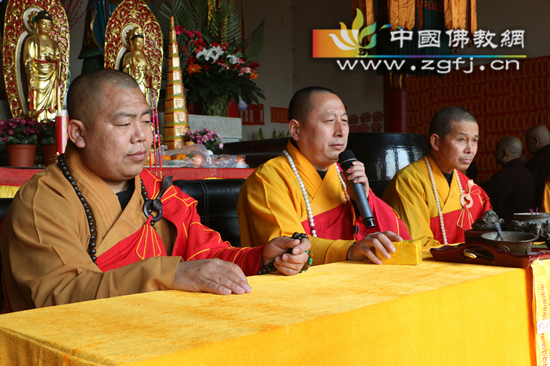 石佛古寺举办第五期短期出家法会