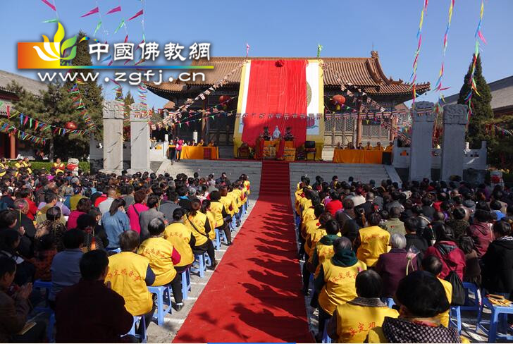 保定观音寺隆重举行观音菩萨圣诞法会暨大佛开光法会及六和楼奠基法会.jpg