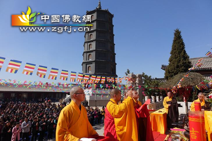 保定观音寺隆重举行观音菩萨圣诞法会暨大佛开光法会及六和楼奠基法会.jpg