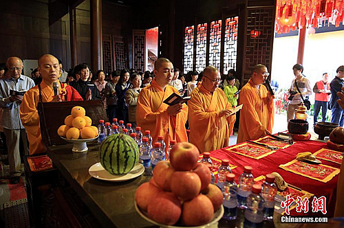 上海寺院为高考考生举办祈福活动.jpg