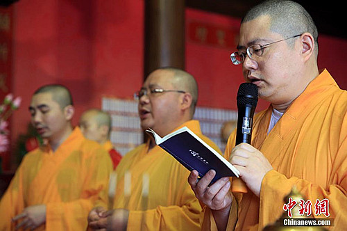 上海寺院为高考考生举办祈福活动.jpg