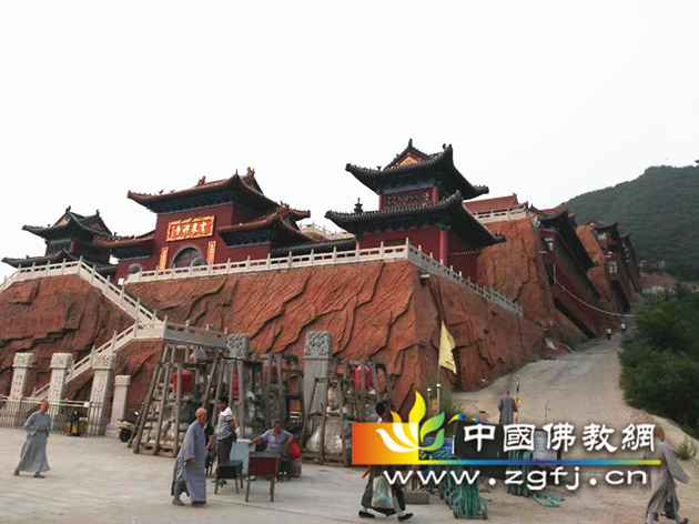 雄伟庄严的云泉禅寺.jpg