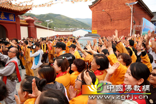 五台山下善财洞隆重举行妙乐桥、祖师塔落成庆典法会