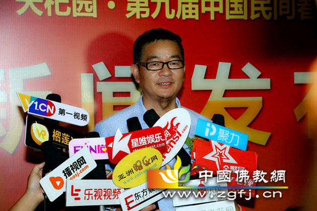 杨志平接受媒体访问.jpg