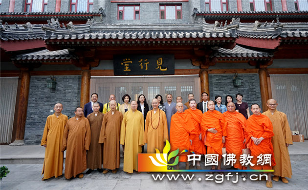 12 龙泉寺合影留念.jpg