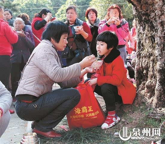 泉州开元寺“勤佛” 西街庙会年味浓