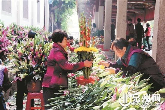 泉州开元寺“勤佛” 西街庙会年味浓
