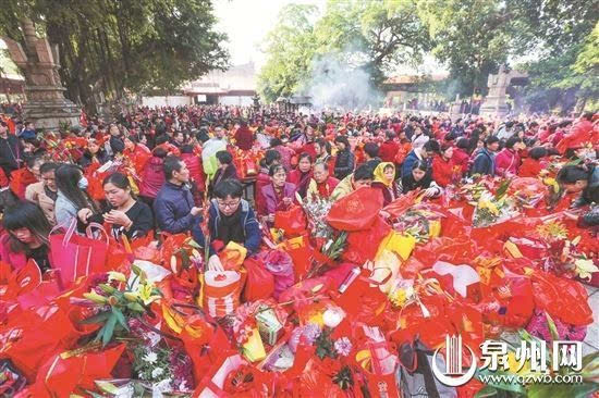 泉州开元寺“勤佛” 西街庙会年味浓