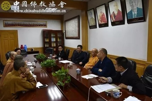 演觉副会长会见台湾中华人间佛教联合总会秘书长觉培法师一行.jpg