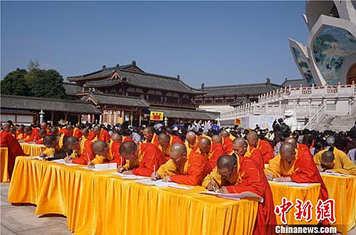 常州千年古刹千人抄经 祖孙同祈福献礼重阳.jpg