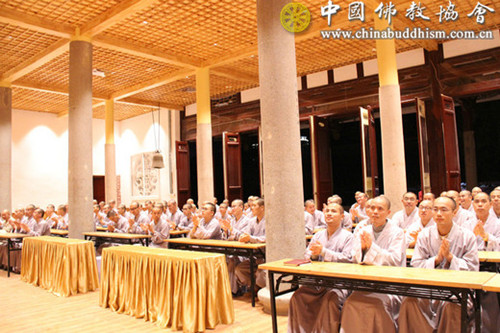福建佛学院、莆田广化寺迅速传达学习十九大精神.jpg