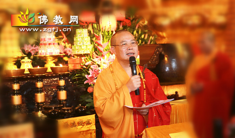 耀智大和尚为信众开示妙法(摄影:李国坚)01.jpg