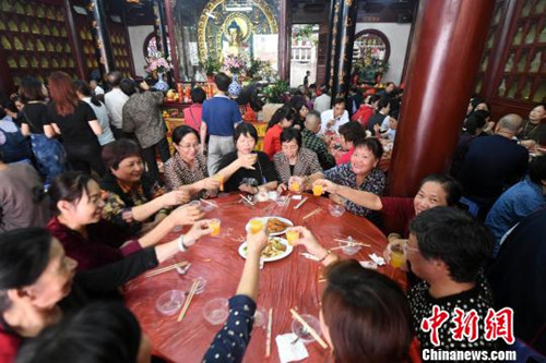 观音诞：福州古刹举办千人素宴.jpg