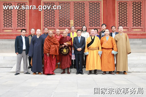 蒋坚永会见缅甸蒙古孟加拉等国高僧一行.jpg