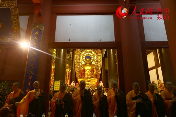 三亚南山寺举行“供佛斋天”祈福法会.