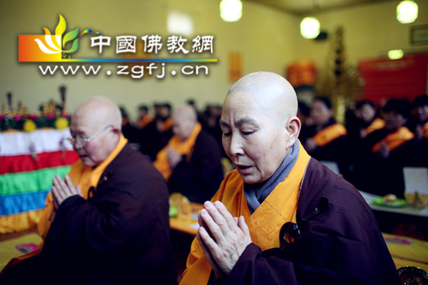 13大众虔诚修法.JPG